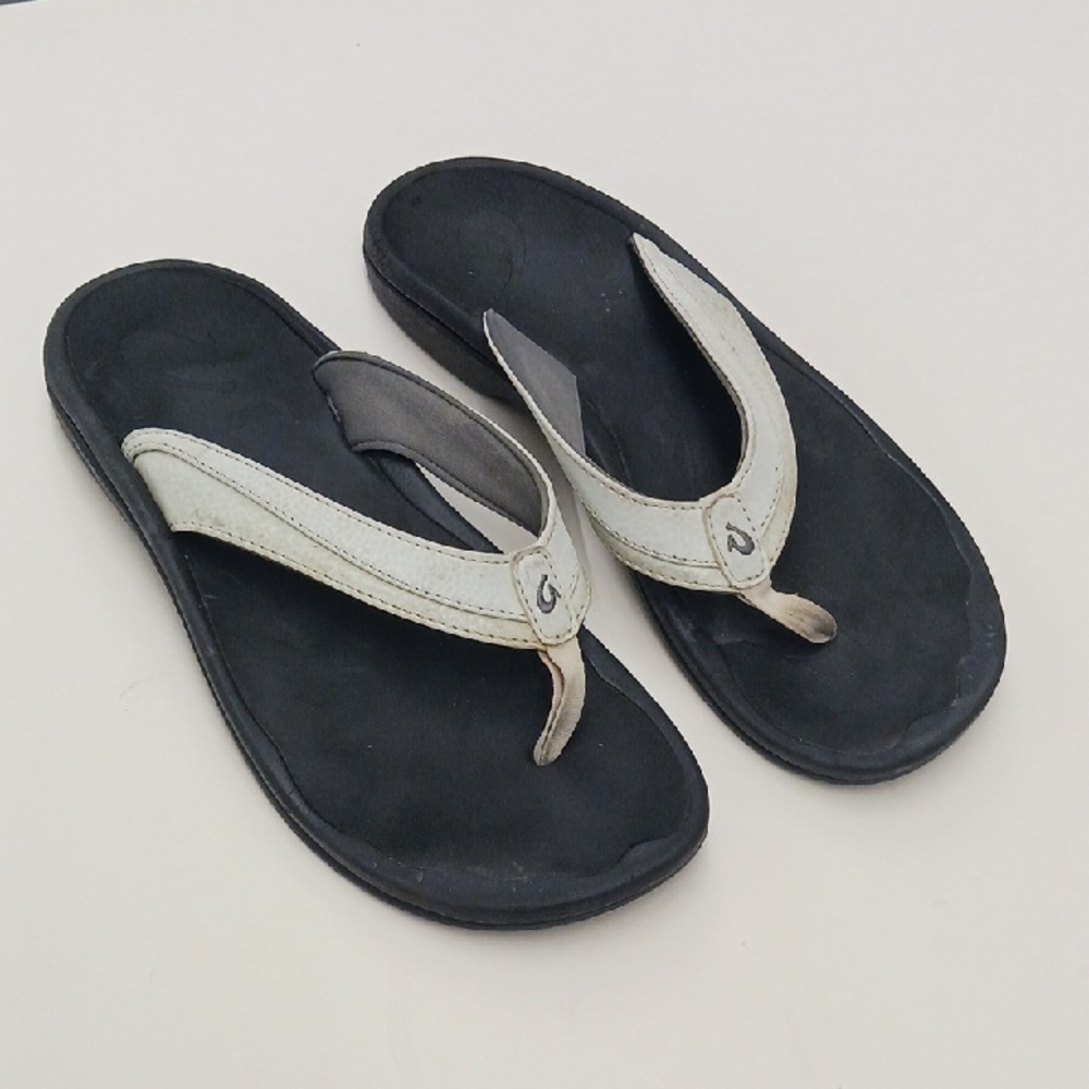 OLUKAI Women's Black and White Flip Flop Comfortable Sandals